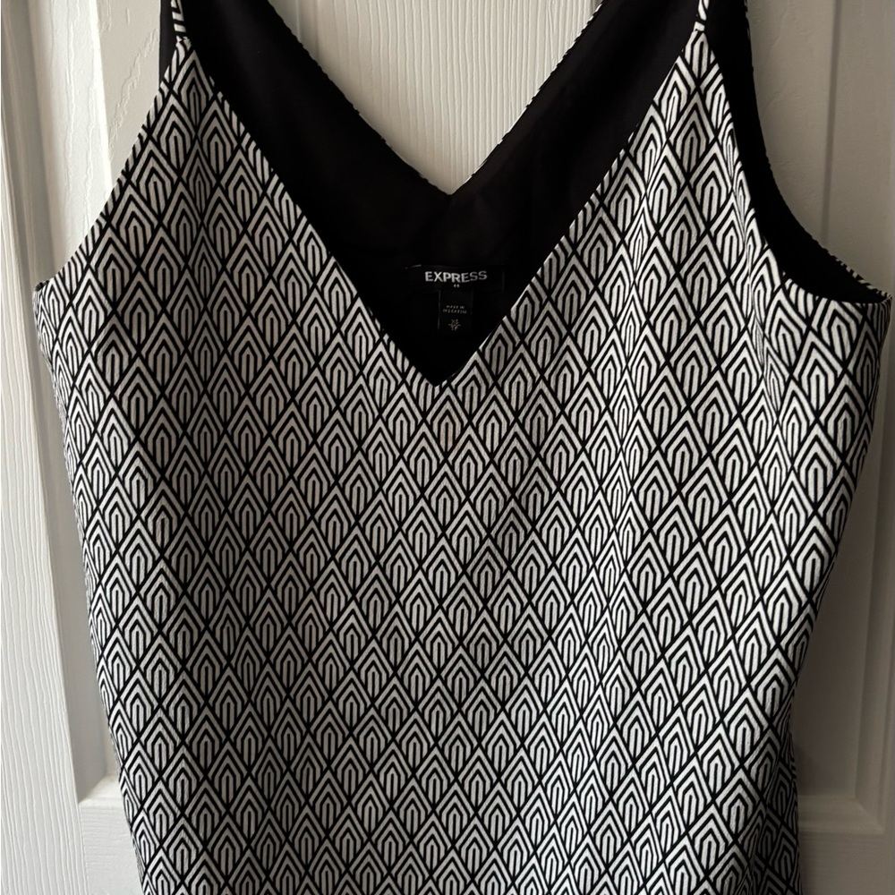 Express Black and White Geometric Camisole - Picture 3 of 4
